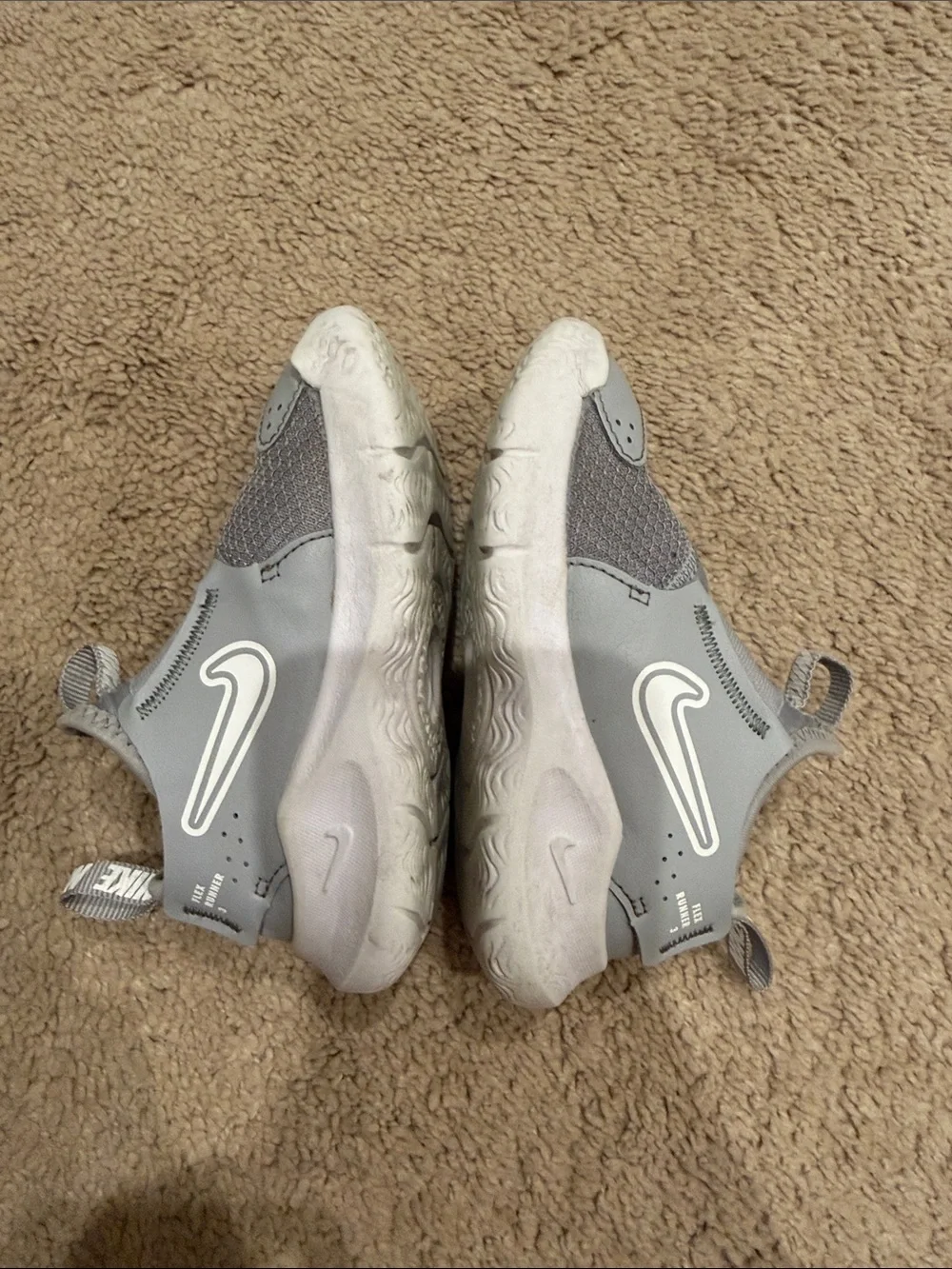Nike Flex Runner Slip-On Sneakers in Light Gray and White - size 7C